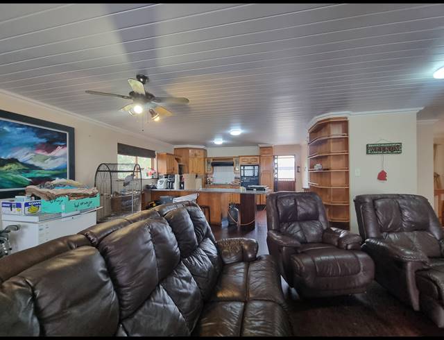 6 BEDROOM FREESTANDING FOR SALE IN DANA BAY